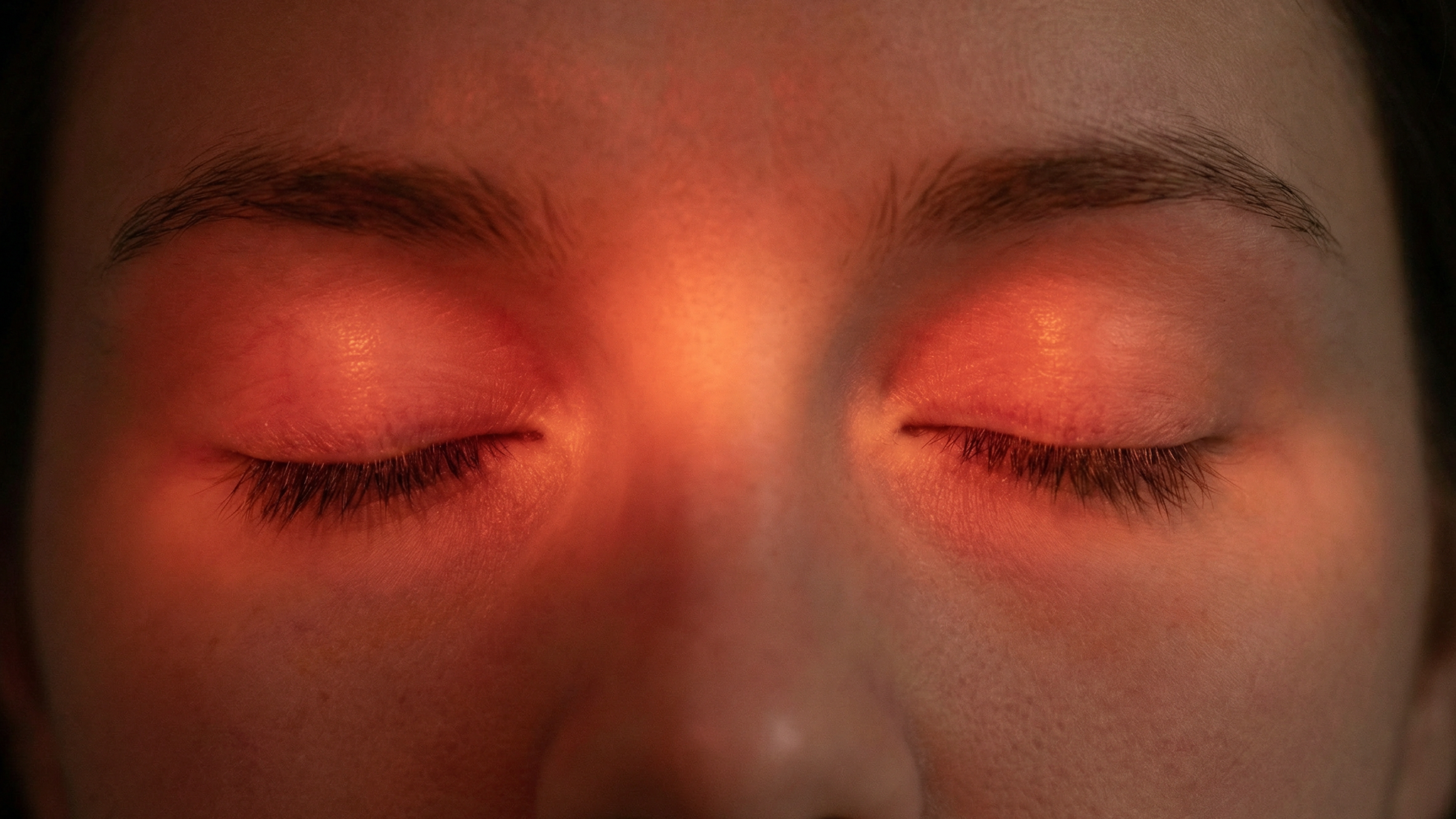 NeuroVIZR ROUGE: The Deep Resonance of Red Light Mind Stimulation